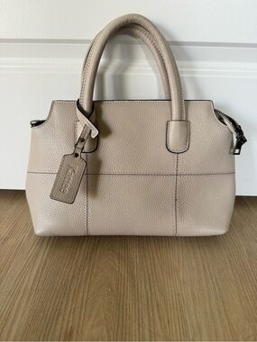 Kattee Pebbled Leather bag in Light Taupe